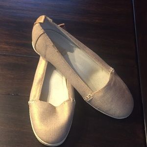 Nine West gold flats